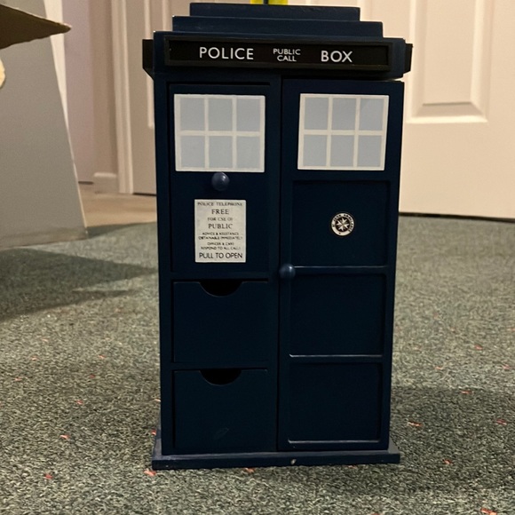 Hot Topic Jewelry - Tardis Jewelry Box!